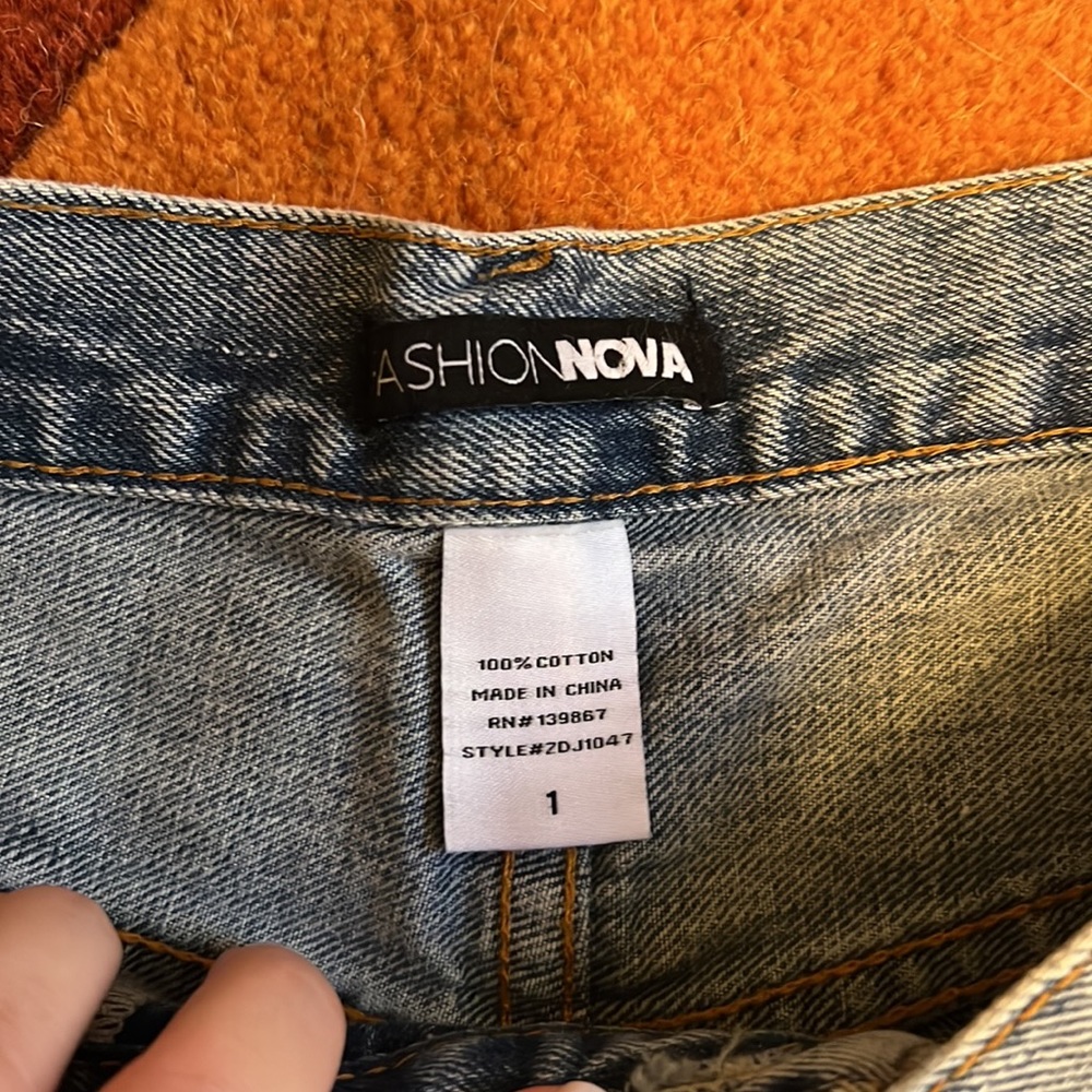 FASHION NOVA 💘 Crossover Button Jeans - Picture 3 of 4